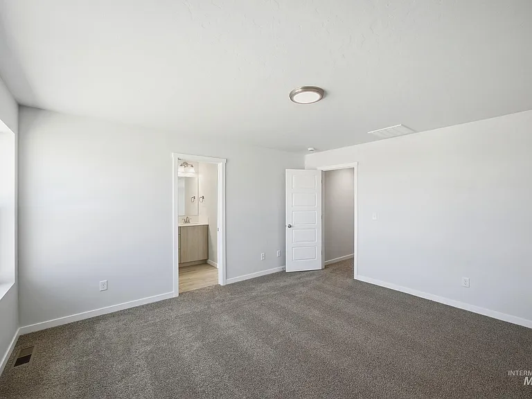 10863 Greensboro St — Photo 13