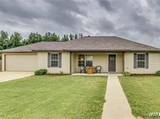 117 Sunset Gardens Dr, Moundville, AL 35474