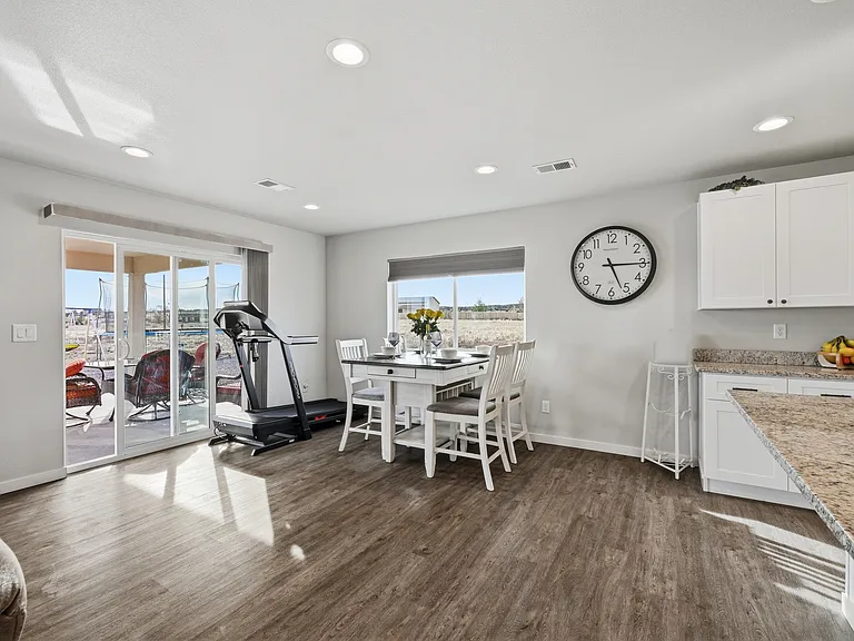 1743 N Heron Dr — Photo 5