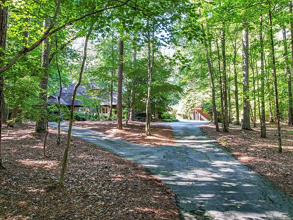 3rd image of 278 Spear Rd