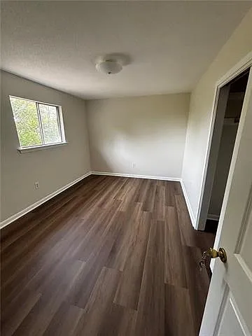 4632 Ithaca St — Photo 6