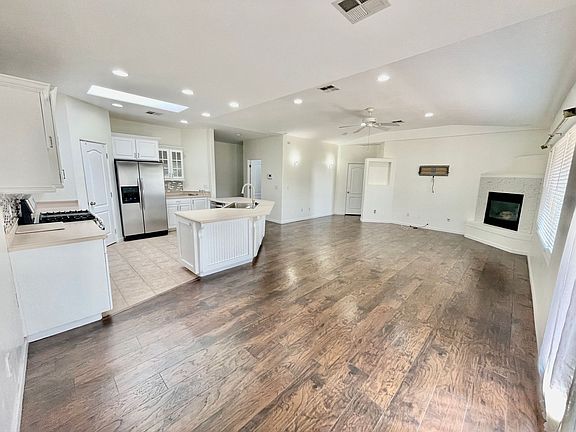 5th image of 2261 S Tonaquint Dr APT 9