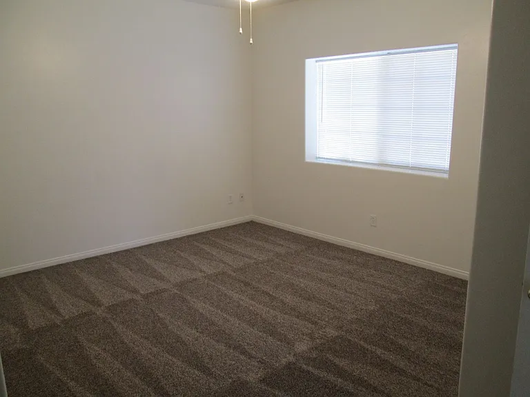 530 Yellow Meadow Ct — Photo 10