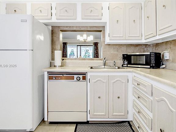 3rd image of 4000 NW 44th Ave APT 306