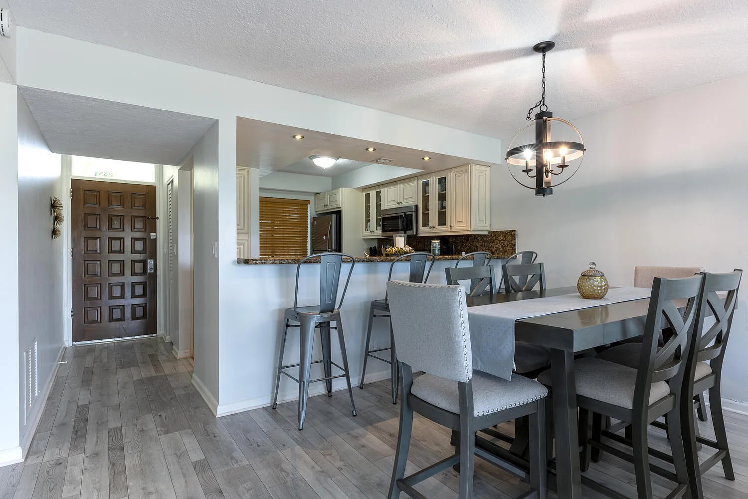 2 bed, 2.0 bath, 1042 sqft, $2,650 — Photo 4
