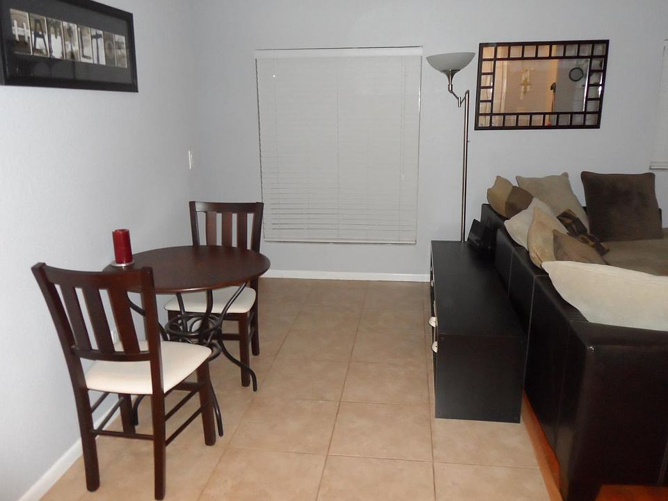 Kitchen Nook/Living Room