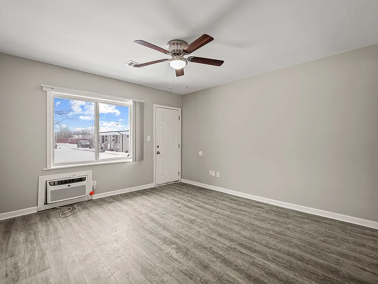 Ranch Apartment Homes in Great Troy Location — Photo 23