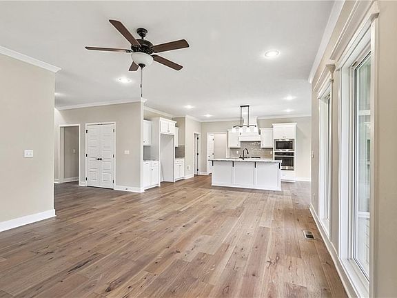4th image of 10204 N Winchester Ave