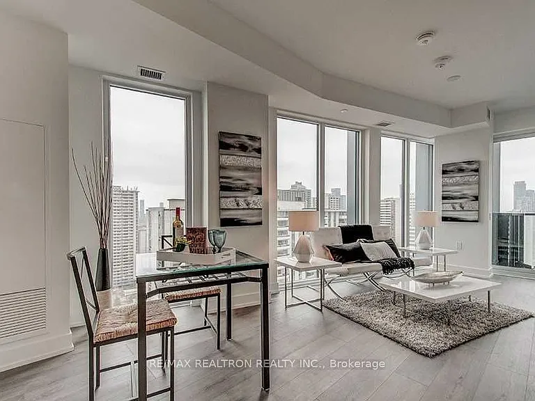 575 Bloor St E #2208 — Photo 3