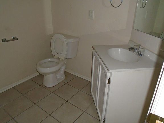 5th image of 1411 NW Lake Ave Unit B