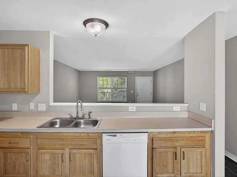 Pinecrest Greene — Photo 22