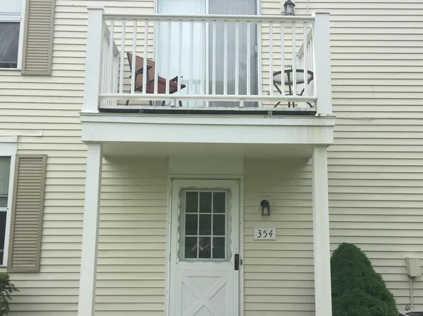 354 Neptune Dr, Walled Lake, MI 48390