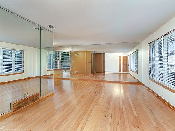 3rd image of 16829 Ellis Ct
