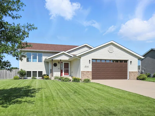 2040 Harbour Oak Dr SE, Owatonna, MN 55060