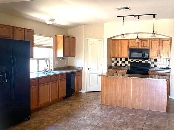 3rd image of 17630 W Georgia Dr