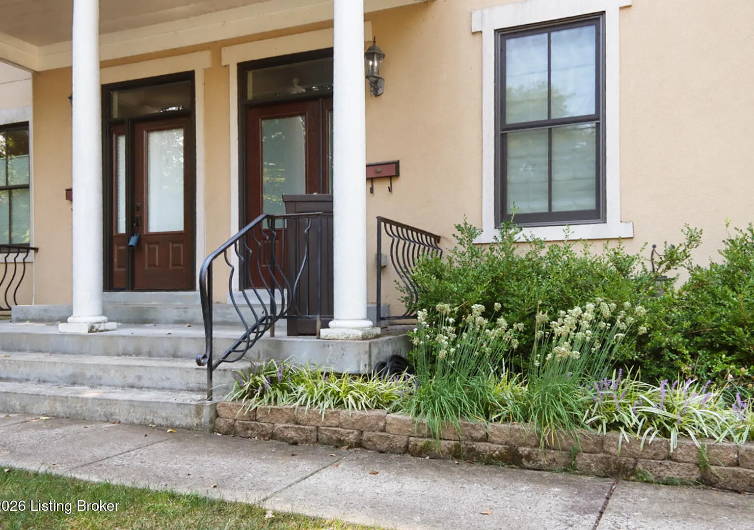 2 bed, 2.5 bath, 1431 sqft, $1,990 — Photo 2