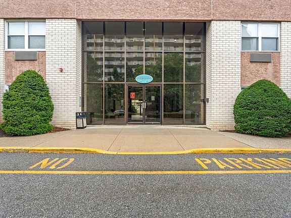 3rd image of 1111 River Rd APT C32
