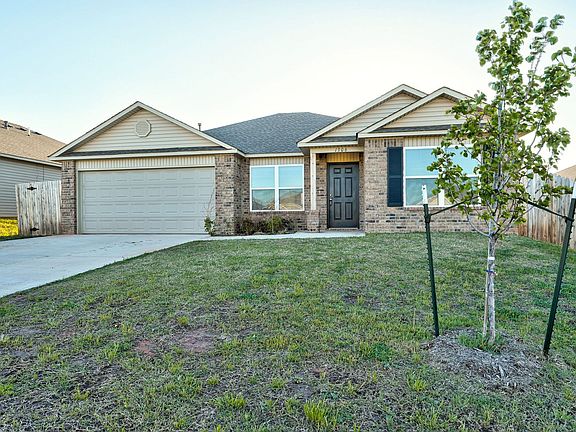 3rd image of 1306 S Silver Dr