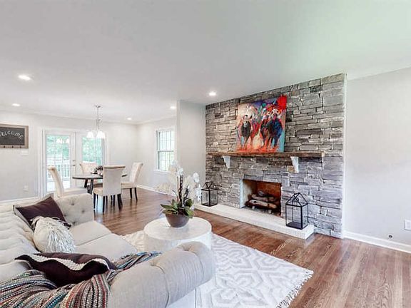 3rd image of 744 Malabu Dr