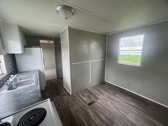 3rd image of 221 Thor Ln
