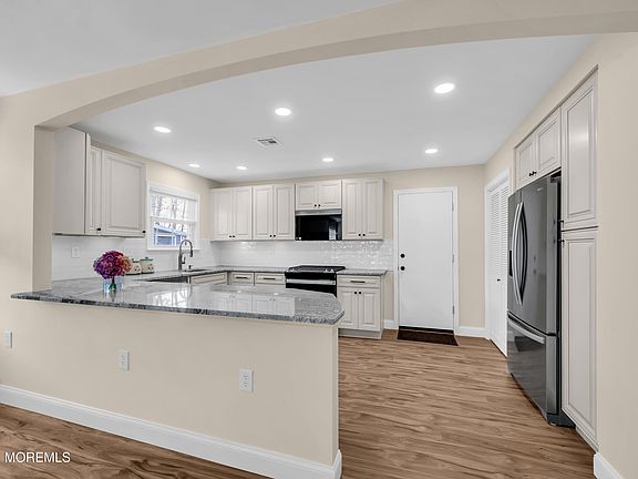 2nd image of 7 Polonaise Drive