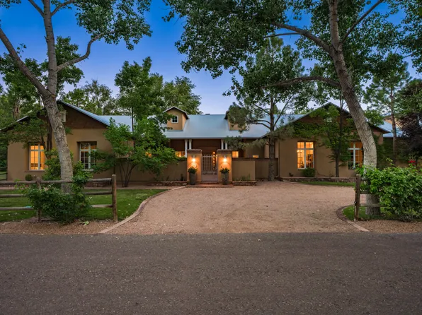 970 Bonita Rosas Rd NW, Albuquerque, NM 87107