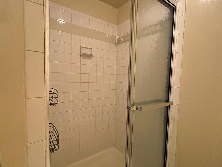 5623 Gresham Ln — Photo 8