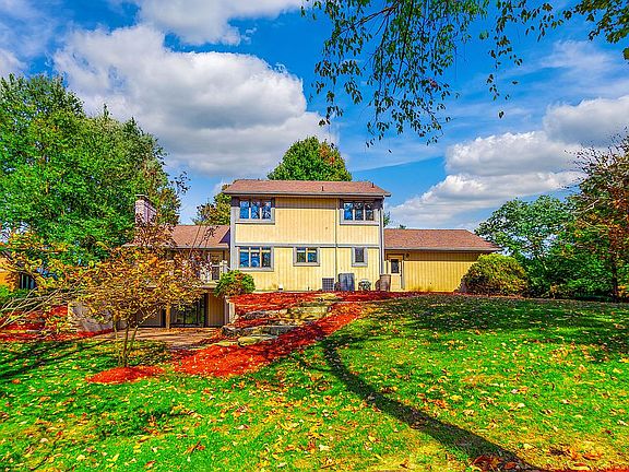 3rd image of 5 Estates Ln W