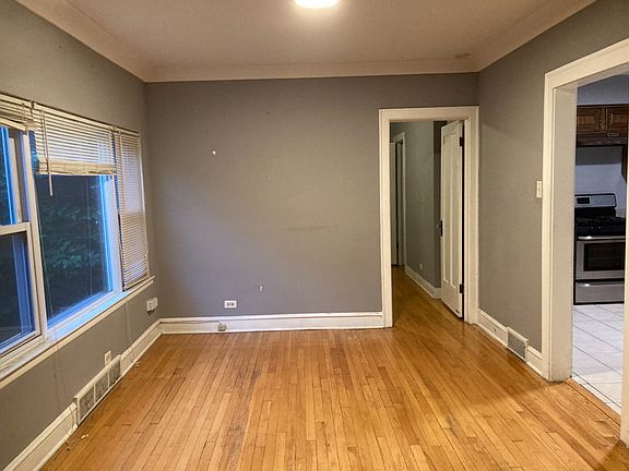 3rd image of 1620 East Ave Unit 1