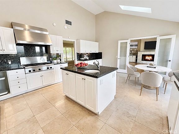 3rd image of 16972 Oak View Dr