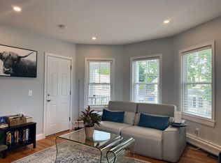 13 Grove Ave FLOOR 2, Cranston, RI 02910