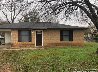 1418 Longhorn Dr, Floresville, TX 78114