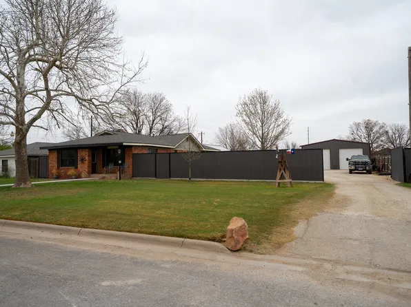 455 5th St, Hawley, TX 79525