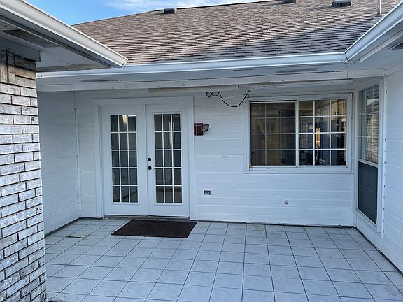 2nd image of 2213 Knighthood Ln
