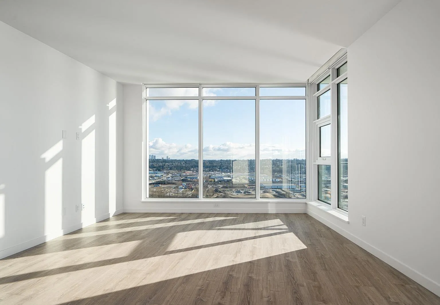 680 Quayside Dr — Photo 2