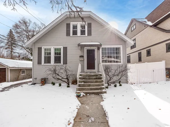 211 7th St, Downers Grove, IL 60515