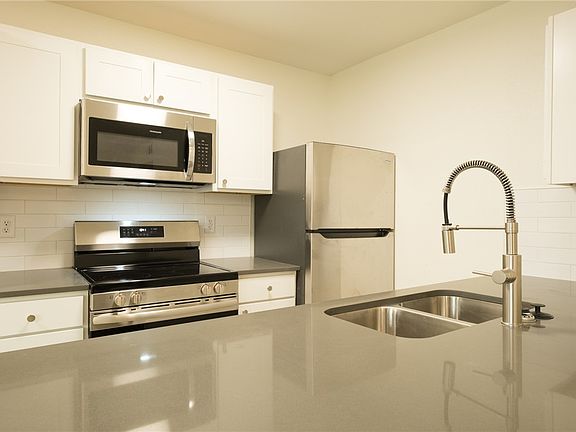 5th image of 1503 Oakdale Cir APT B