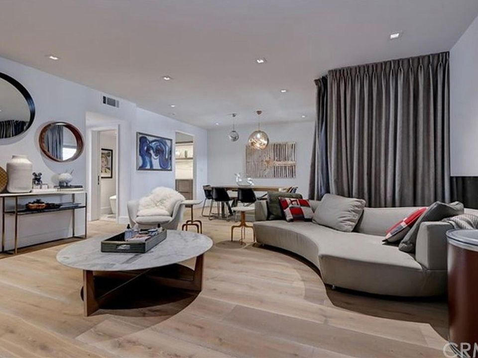 1st image of 439 N Doheny Dr Unit 204