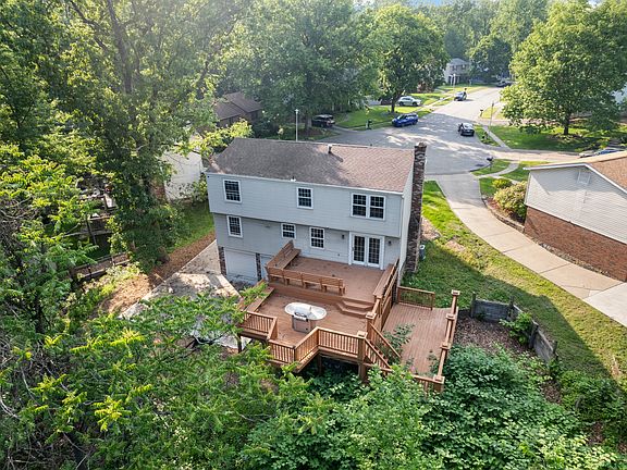 Aerial view of the back offers privacy