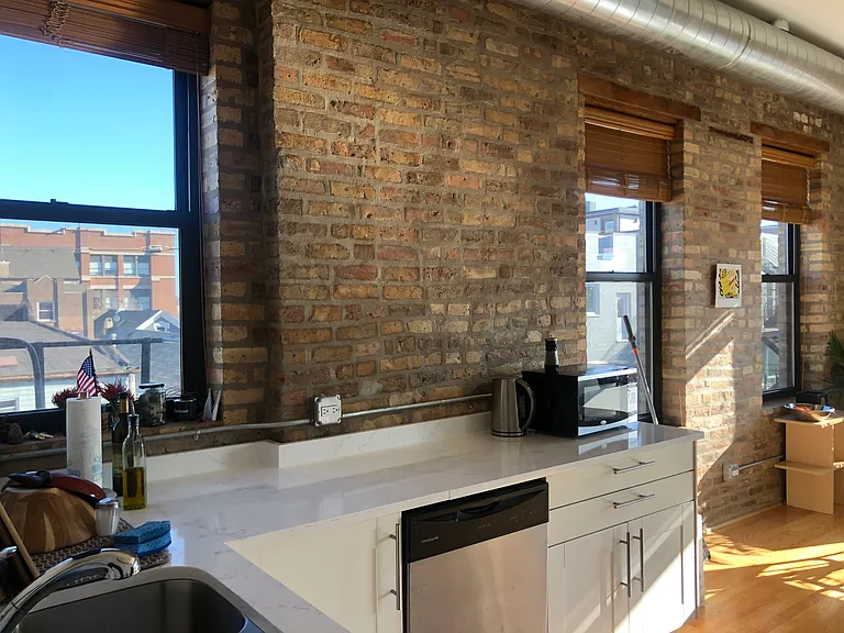 1351 N Greenview Ave #3R — Photo 9