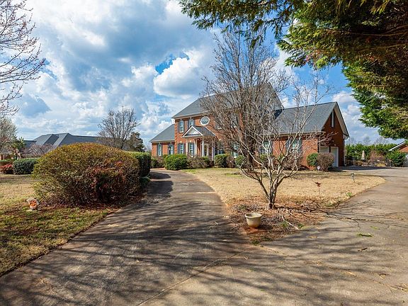 3rd image of 319 Waters Rd