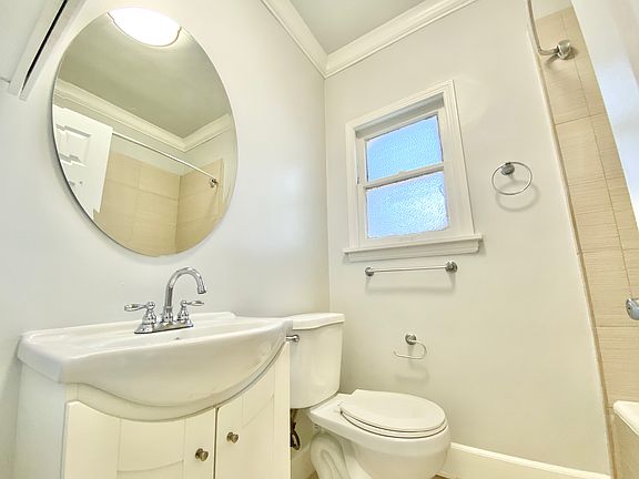 5th image of 238 S Mariposa Ave APT 405