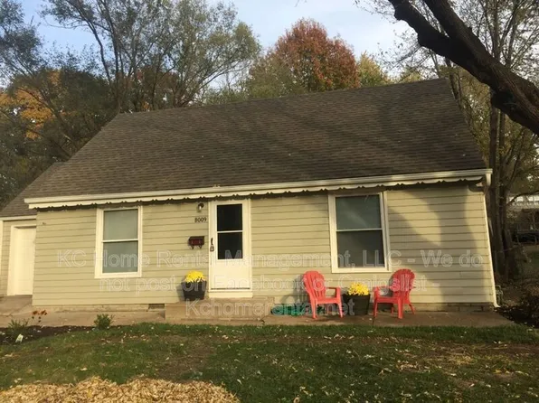 8009 Summit St, Kansas City, MO 64114