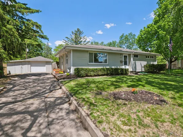 2321 Wellswood Curv, Bloomington, MN 55431