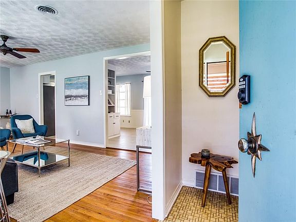 3rd image of 9318 Sorrento St