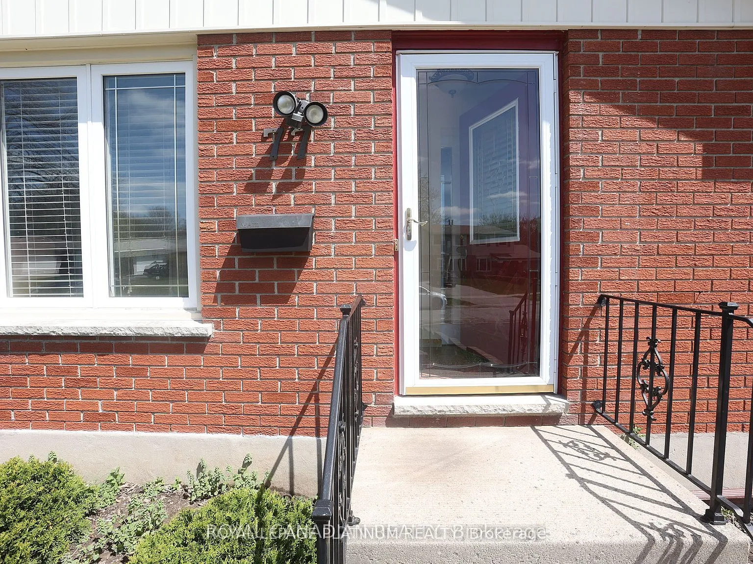 3 bed, $2,099 — Photo 3