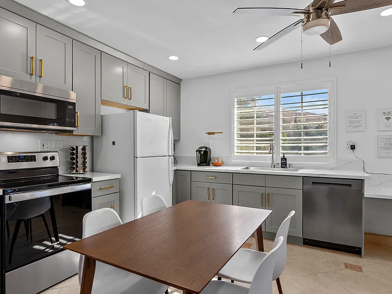 5659 W Avenue L6 — Photo 8