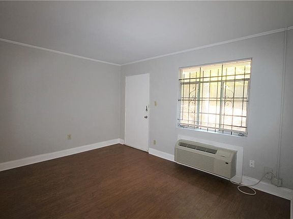4th image of 758 Saint Charles Ave NE APT 4
