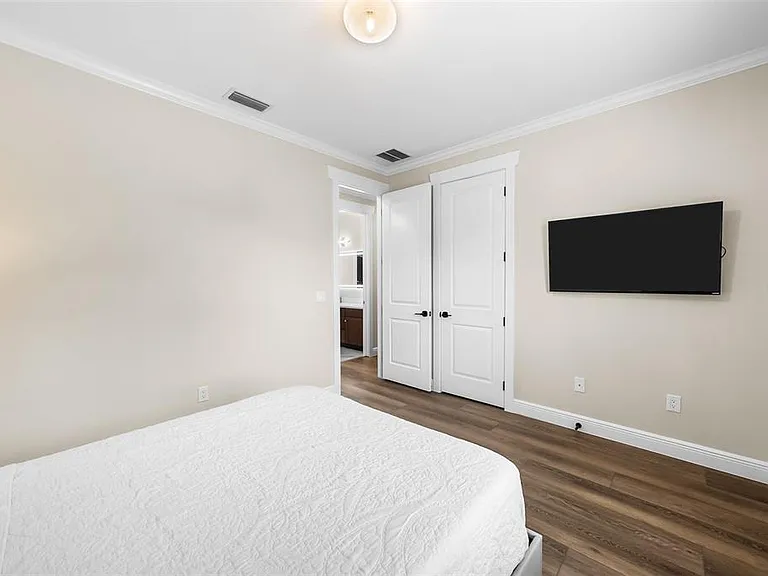 2915 W Bay View Ave — Photo 35