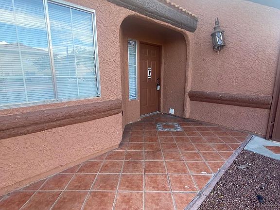 2nd image of 233 Dawn Isle Dr